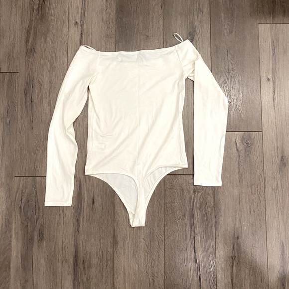 Off shoulder bodysuit - Picture 2 of 3